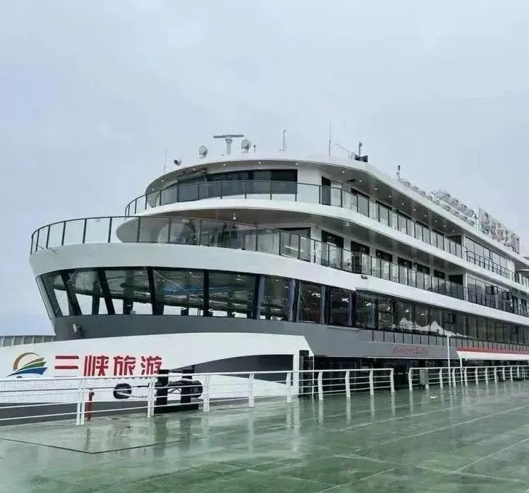 一块电池包重约50吨,中国造全球最大纯电动游轮正式投入商业运营(图1) 一块电池包重约50吨,中国造全球最大纯电动游轮正式投入商业运营(图1)