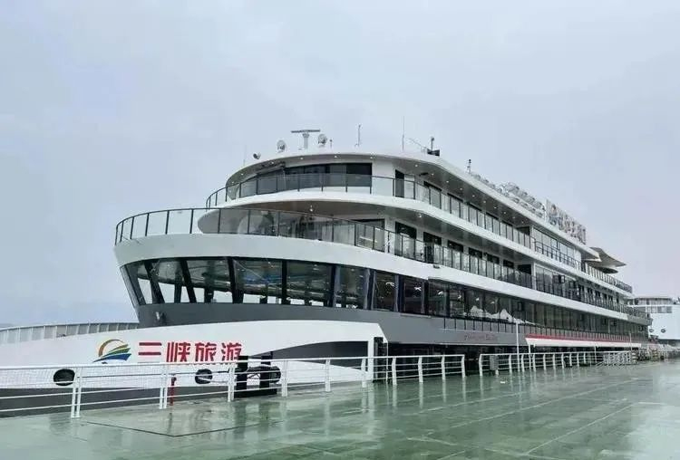 一块电池包重约50吨，中国造全球最大纯电动游轮正式投入商业运营(图2)