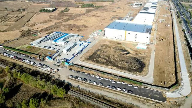 沈阳“百亿级”动力电池项目一期封顶(图2)